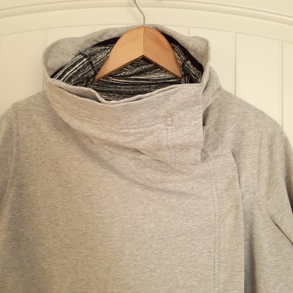 Lululemon Savasana Wrap Light Gray Size 8 - Picture 5 of 11